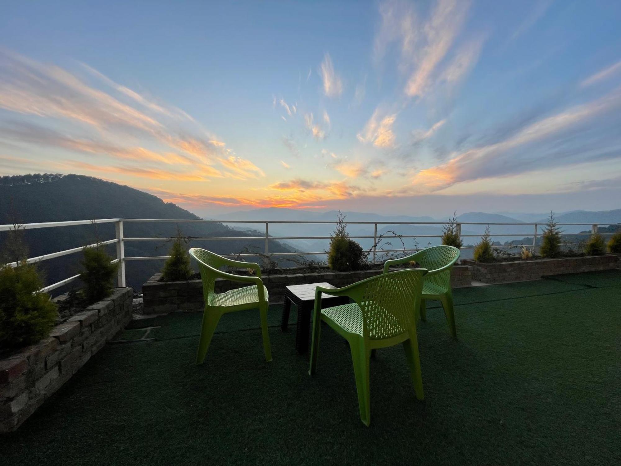 Onehouse Resort Lansdowne Ngoại thất bức ảnh